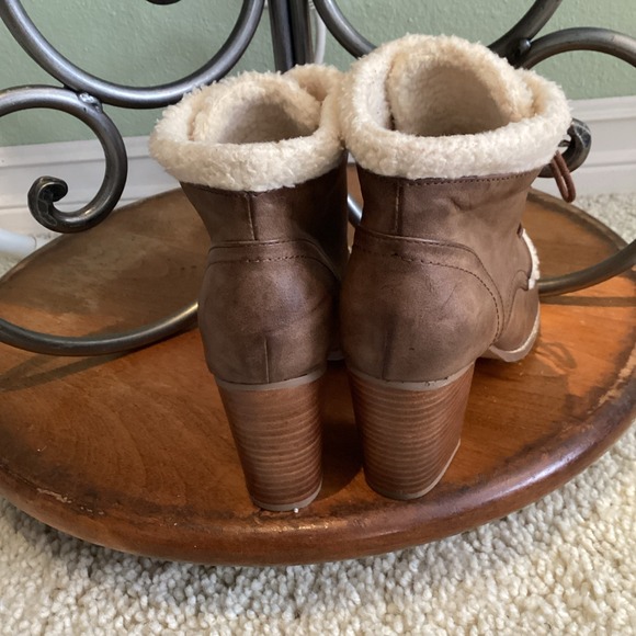 RESTRICTED Womens  Brown Booties W/Sherpa Fur Trim Prairie, Fairy Core Size 9 - Picture 4 of 6